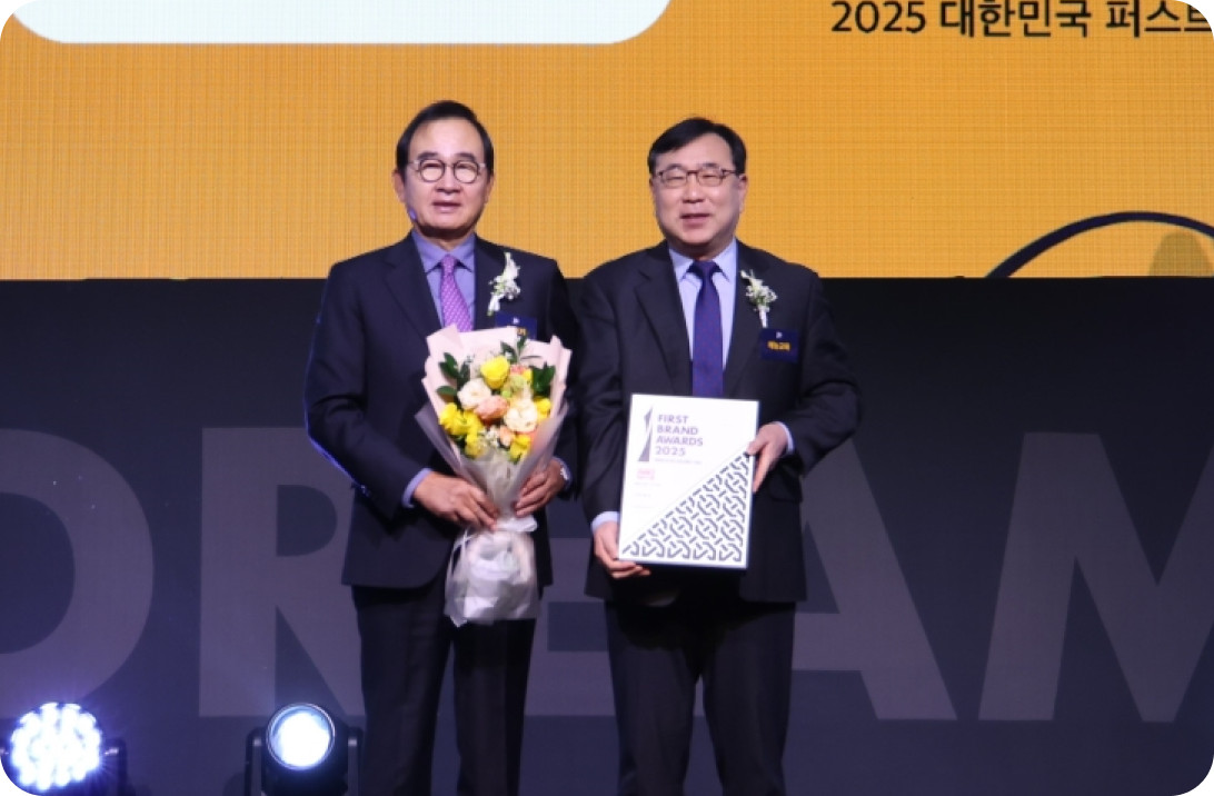 대한민국 퍼스트브랜드 대상 17년 연속 수상 기념 촬영